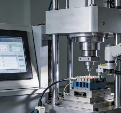 工業(yè)觸摸一體機電堆組裝壓機中的應(yīng)用